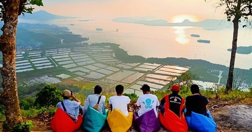 Menikmati Keindahan Alam Lampung di Bukit Pematang Sunrise, Asyik untuk Camping