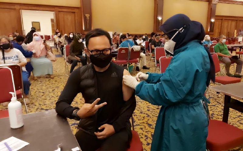 Disuntik Vaksin Covid-19 Dosis Kedua, Bima Arya: Setelah Ini Tetap Jaga Prokes