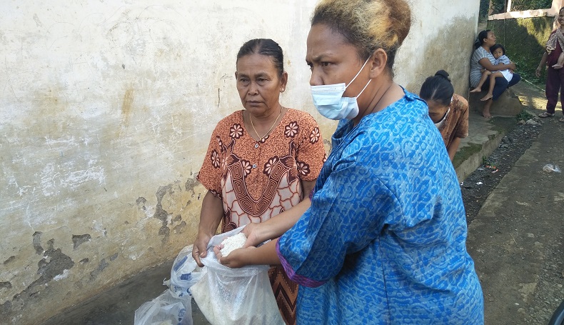 Warga Satu RW di Padalarang KBB Keluhkan Kualitas Bantuan Beras Bau dan Jelek