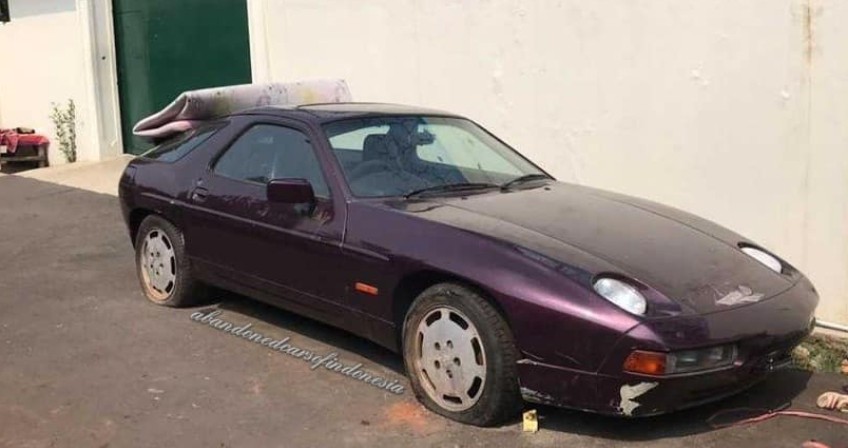 Mobil Porsche Langka Tunggangan Tom Cruise Jadi Jemuran Kasur, Netizen Nangis