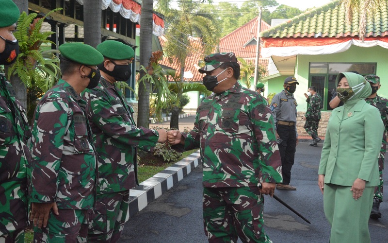 Kunjungi Korem 064/MY Serang, Pangdam Siliwangi dan Istri Pamit ke Prajurit