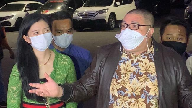 Richard Lee Menolak Diperiksa Usai Jadi Tersangka, Istri dan Pengacara Datangi Polda Metro Jaya