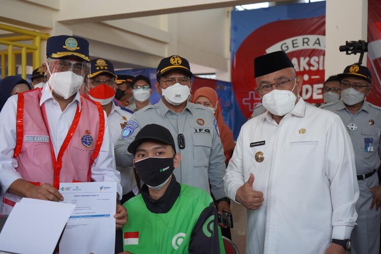 PT Jasa Raharja, BPTJ Kemenhub, dan Biddokes Polda Metro Gelar Vaksinasi Merdeka JRku di Depok