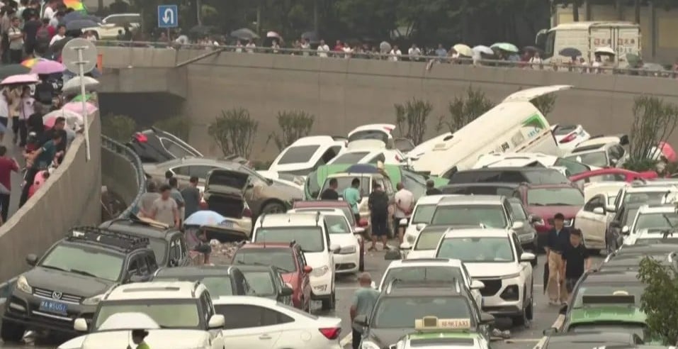 Banjir Besar di China Sebabkan 400.000 Mobil Rusak Parah Terendam Air 