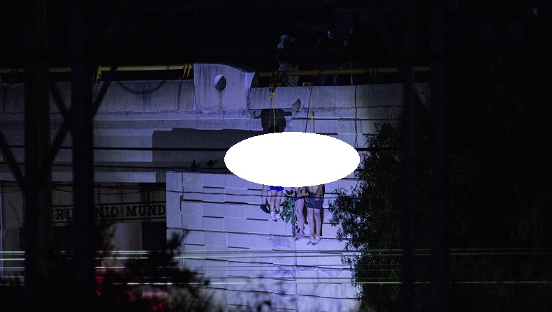 Ngeri, 6 Mayat Pria Setengah Telanjang Digantung di Jembatan 