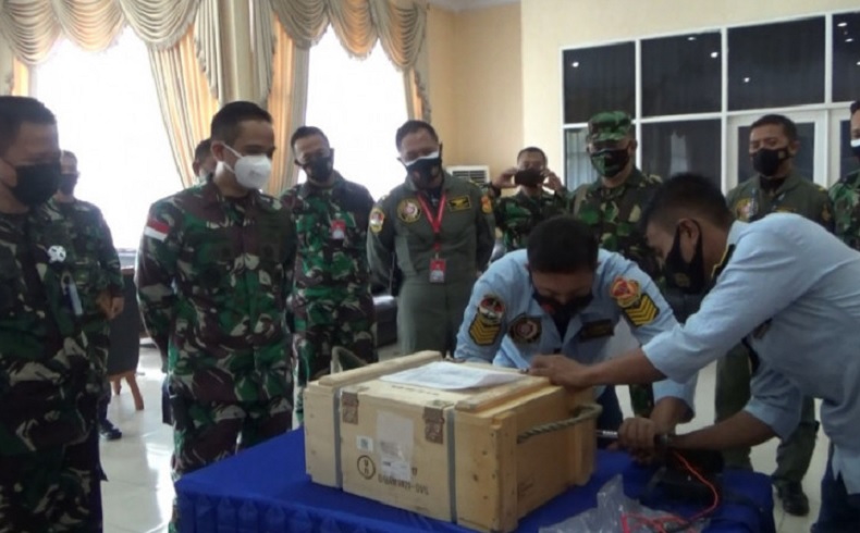 Dua Pesawat Tempur Hawk di Lanud Supadio Uji Flare Pengecoh Rudal
