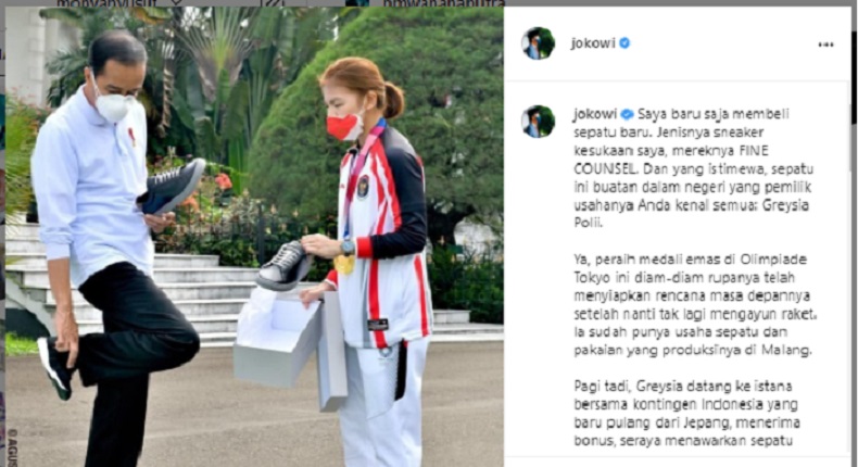 Saat Jokowi Kepincut Sepatu Sneakers Milik Greysia Polii