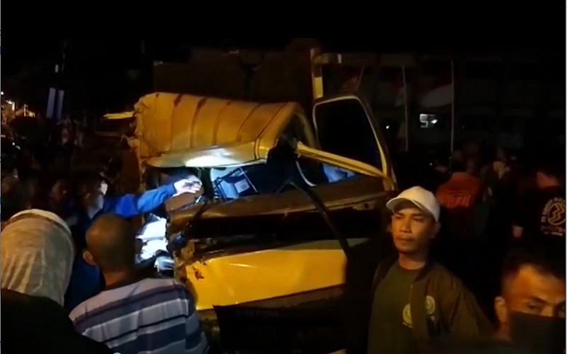 Truk Muatan Batu Bara Seruduk Engkel dan Motor, Tiga Orang Tewas 