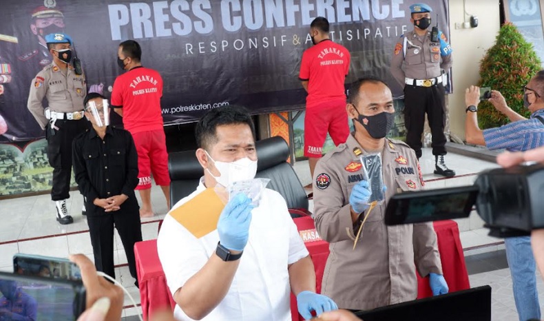 Polisi Tangkap Pembuat Kartu Vaksin Palsu, Ditawarkan di Media Sosial