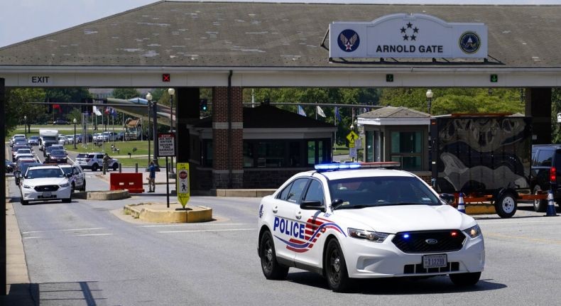 Tegang, Pria Bersenjata Menyusup ke Pangkalan Skuadron Helikopter Kepresidenan AS 