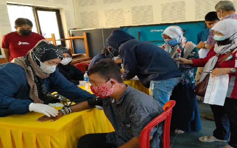 Penyandang Disabilitas di Garut dan Kuningan Antusias Ikut Vaksinasi Covid-19 yang Digelar IKA Unpad