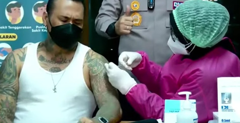 Jerinx Vaksin di Polda Metro Jaya, Nora Alexandra Dipuji Netizen: Istri Sabar, Salut