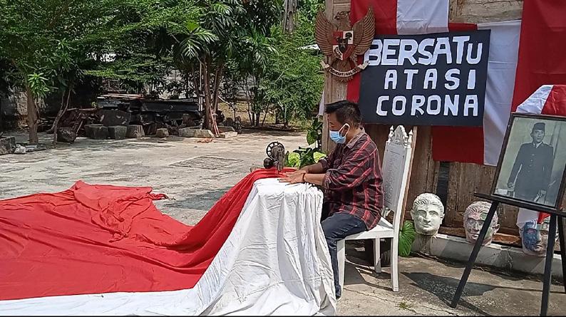 Sambut HUT Kemerdekaan RI, Seniman Sukoharjo Jahit Bendera Merah Putih Raksasa