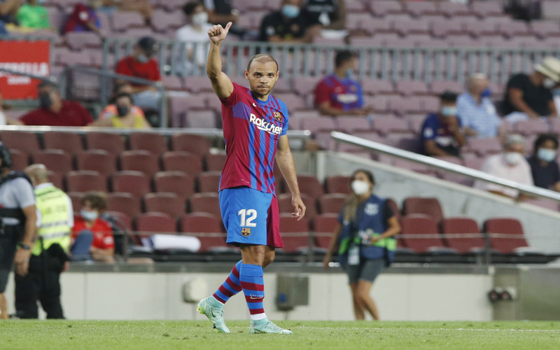 Eks Striker Barcelona Ini Jajal Kuliner Indonesia Ayam Geprek, Akui Lebih Suka Nasi Goreng!