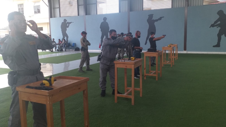 Hadapi Begal, Tim Tekab 308 Polda Lampung Latihan Menembak di Mako Brimob