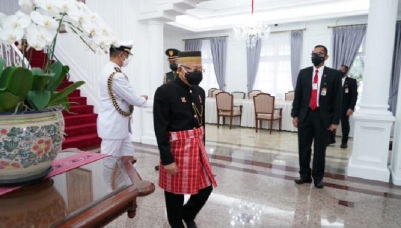Warga Sulbar Bangga Wapres Ma'ruf Amin Kenakan Pakaian Adat Mandar