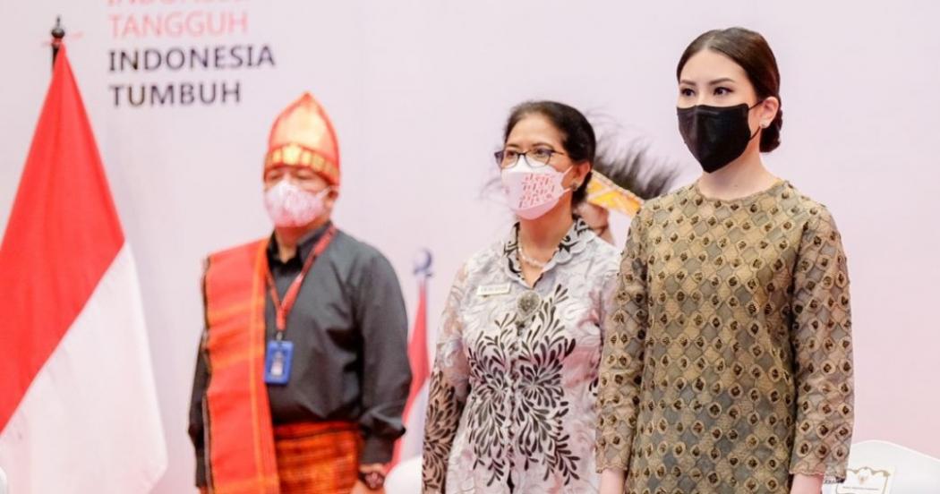 Upacara Peringatan Proklamasi Kemerdekaan, Angela Tanoesoedibjo Kenakan Pakaian Adat