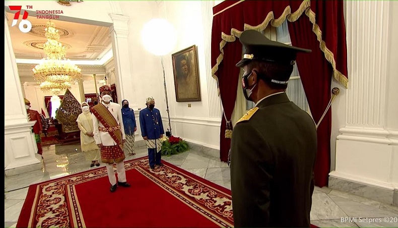 Upacara HUT ke-76 RI di Istana Merdeka, Jokowi Kenakan Pakaian Adat Lampung