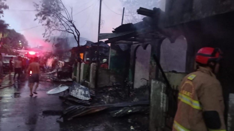 Kebakaran di Jalan Slamet Riadi Matraman, Rumah Warga Ludes