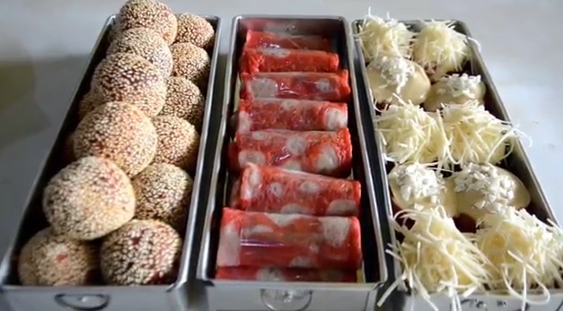 Rayakan Kemerdekaan, Pengusaha Kue Sajikan Kudapan Serba Merah Putih