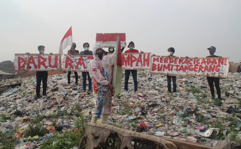 Protes Sungai Cisadane Tercemar, Aktivis Lingkungan Upacara HUT RI di Tumpukan Sampah Ilegal