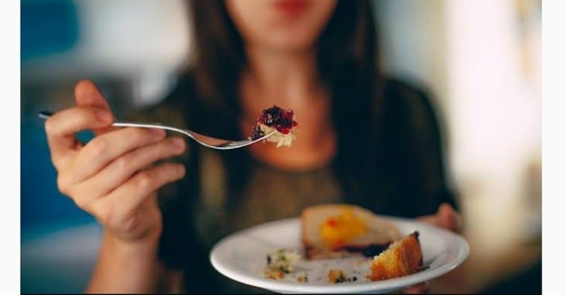 4 Trik Cara Makan Terlihat Elegan dan Tidak Rakus di Depan Umum