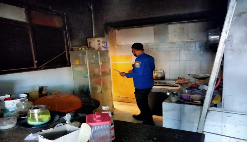 Ditinggal Sholat, Rumah di Kuningan Nyaris Ludes Terbakar