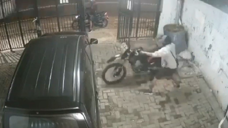 Polisi Usut Pencurian Motor Trail di Ruko Kebon Jeruk, Pelaku Dua Orang Terekam CCTV