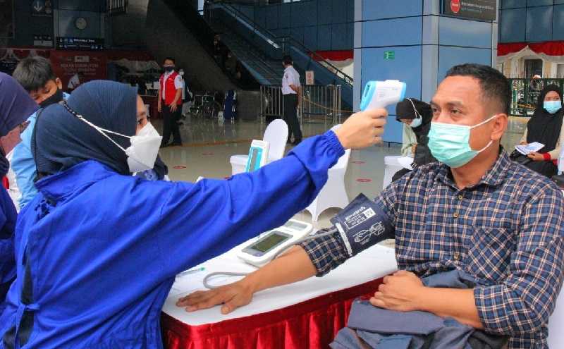 Tembus 10.000 Orang, KAI Commuter Lanjutkan Vaksinasi Covid-19 di Stasiun