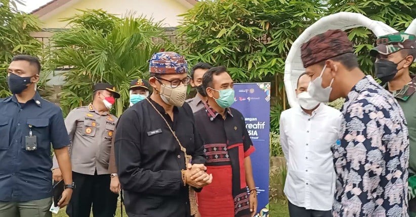 Viral Pakaian Suku Baduy Dipakai Jokowi, Sandiaga Uno: Baju dan Tas Kepek Laku di Pasaran