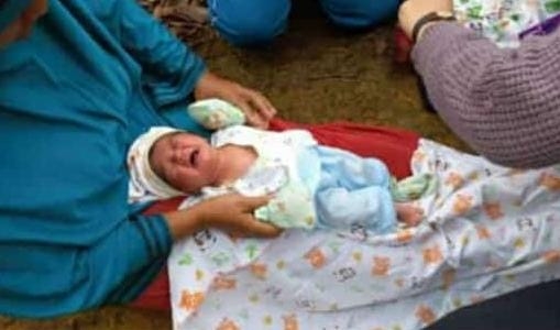 Bayi yang Ditemukan di Dusun Rumpis Baru Lahir 2 Hari, Dievakuasi ke Puskesmas