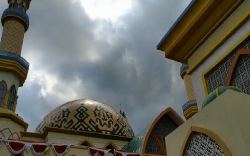 Indahnya Masjid Hubbul Wathan di Mataram, Kubah Bercorak Batik Sasambo