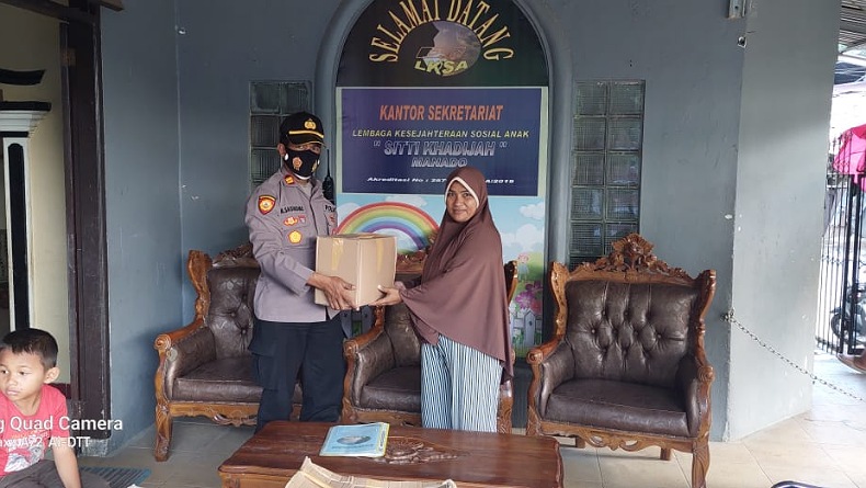 Lebaran Anak yatim, Polresta Manado Bagikan Bantuan Sembako ke Panti Asuhan