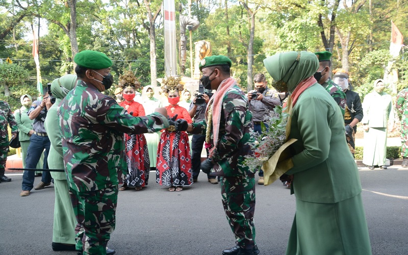 Kodam Siliwangi Gelar Penyerahan Pasukan, Mayjen TNI Agus Subiyanto Mulai Tugas sebagai Pangdam