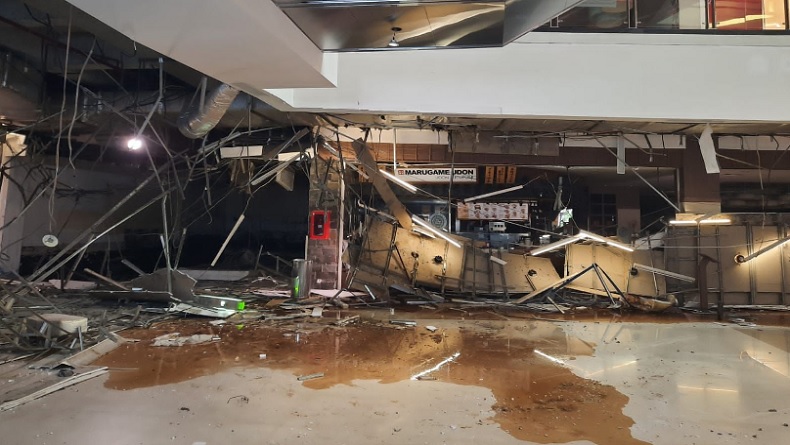 Ledakan di Mal Margo City, Tembok Bangunan Hancur dan 3 Mobil Rusak