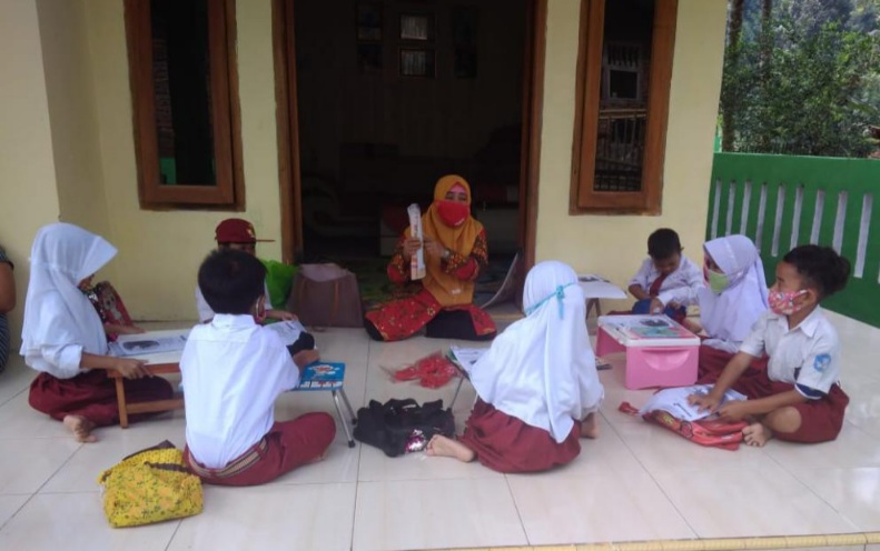 Pandemi Covid-19 Jadi Tantangan Para Guru untuk Berinovasi dalam Mendidik Siswanya