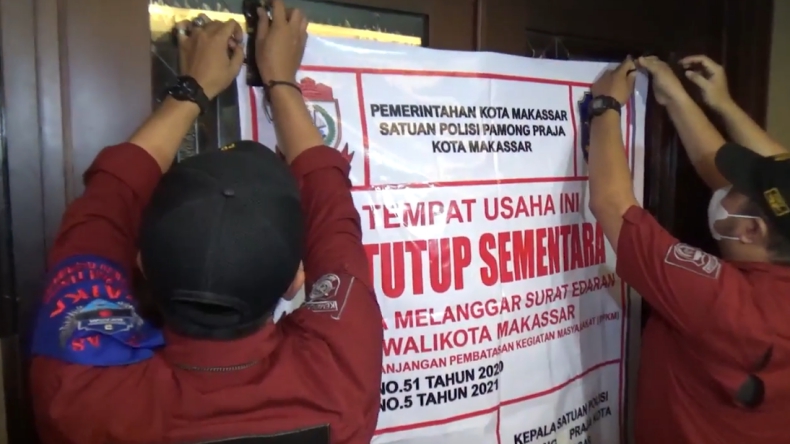 Tutup Pintu dan Tetap Beroperasi saat PPKM level 4, Bar di Makassar Disegel 