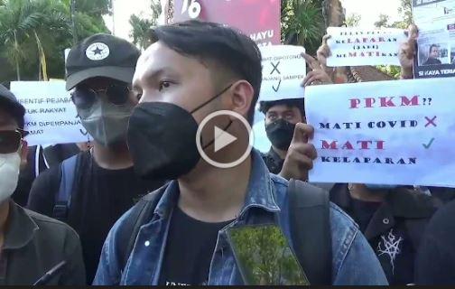 Demo Covid-19 BEM se-Bali di Kantor Gubernur Nyaris Ricuh, Massa Pasang Bendera Putih