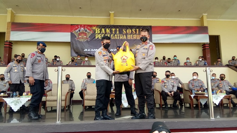 Ikatan Alumni Akpol Angkatan 93 Batalyon Pesat Gatra Berbagi Sembako di Sukabumi