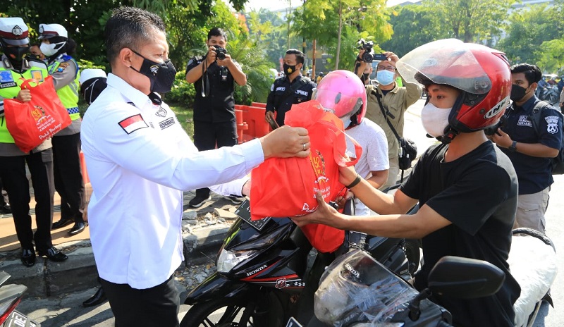 Akpol 1992 Bagikan 1.000 Paket Sembako untuk Warga Terdampak Covid-19 