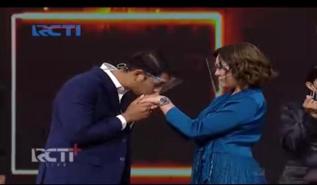 Ucapan Romantis Arya Saloka ke Amanda Manopo di HUT ke-32 RCTI Bikin Baper Netizen: So Sweet Banget!
