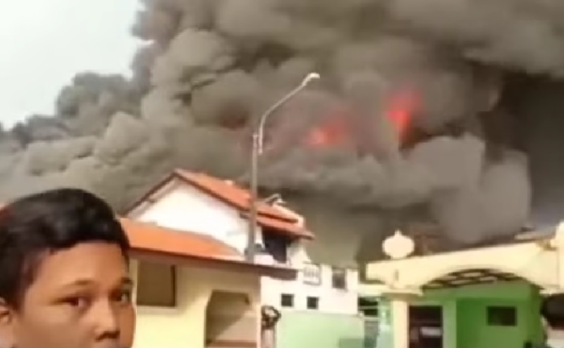 Kebakaran Landa SMP Islam Raudhatul Jannah Bekasi, Kerugian Capai Rp2,5 Miliar