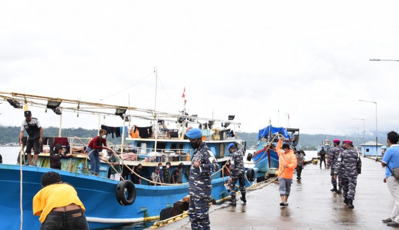 TNI AL Vaksinasi Dosis Ketiga Nakes Rumkital Ambon
