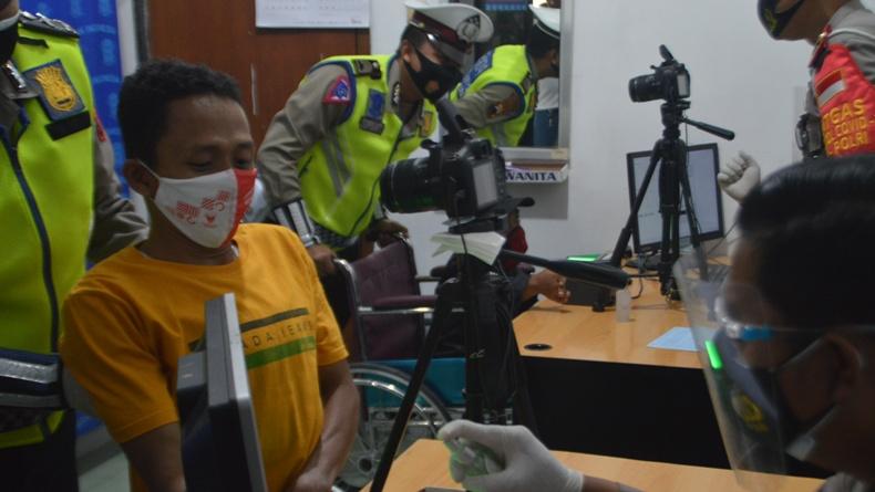 Pembuatan SIM D, Polres Pekalongan Beri Layanan Khusus untuk Penyandang Disabilitas  