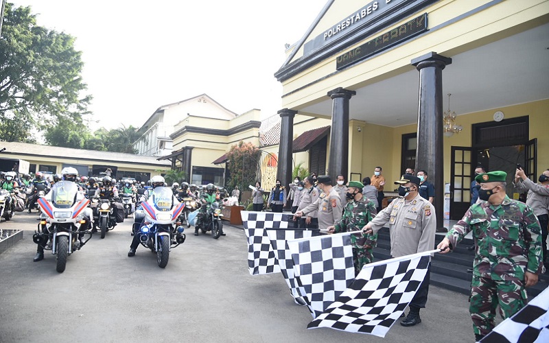 Bhabinkamtibmas dan Babinsa Dikerahkan Tebar Bansos 20 Ton Beras untuk Warga Bandung