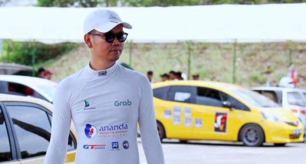 Event Otomotif Vakum, Viral Pembalap Ini Mengabdikan Diri sebagai Dokter Bantu Warga Terdampak Covid-19