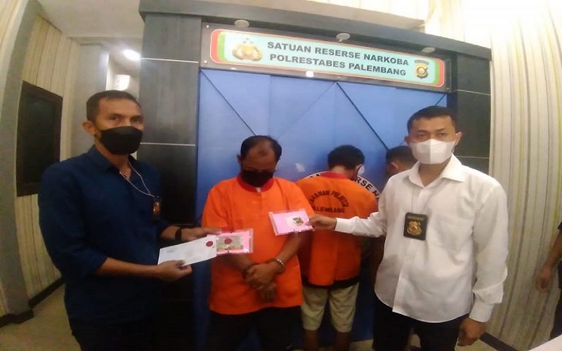 Menyamar sebagai Pembeli, Polisi Tangkap Pengedar Ekstasi
