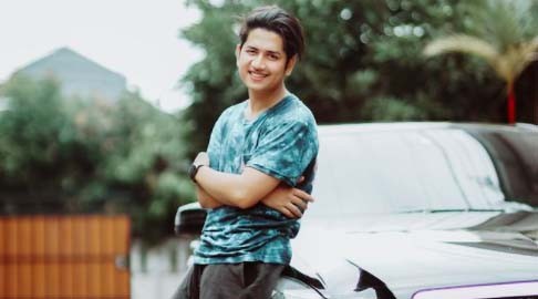 Zikri Daulay Kepergok Pantau Medsos Larissa Chou, Netizen: Travelling Jauh Amat 