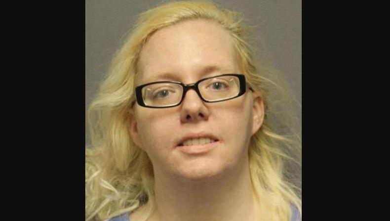 Buat Lelucon Merugikan, Wanita Ini Ngaku Covid dan Batuk di Banyak Makanan dalam Supermarket