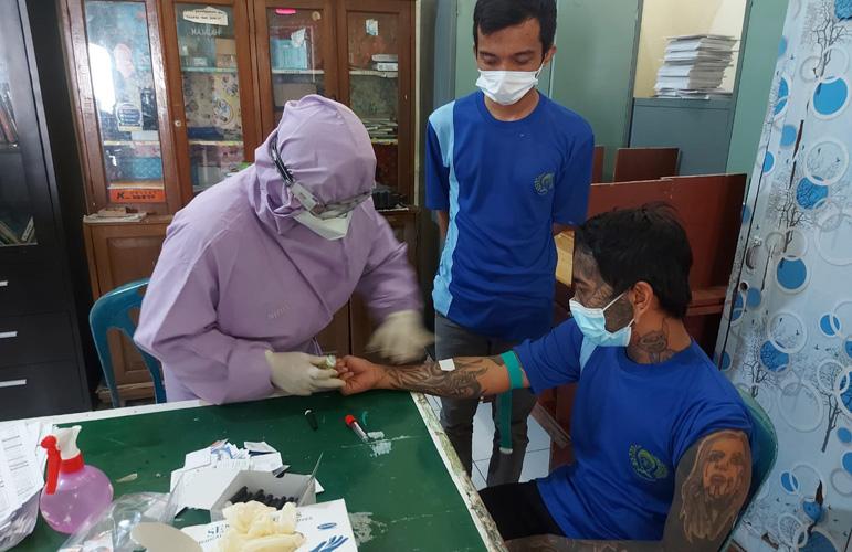 Cek Kesehatan, Ratusan Warga Binaan Rutan Salatiga Jalani Tes Deteksi Tuberkulosis dan HIV